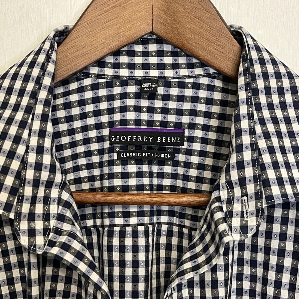 Geoffrey Beene Men’s Dress Shirt classic Fit - NO IRON 32/33 Neck 16 1/2